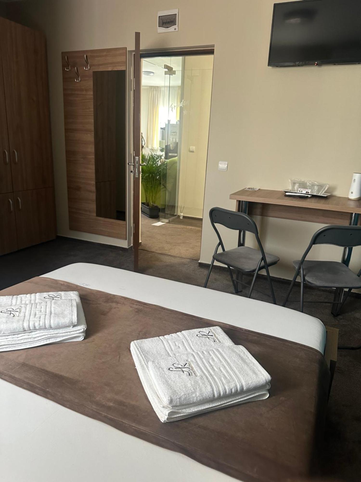 Freedom&Relax Hotel Bodzavásár Kültér fotó